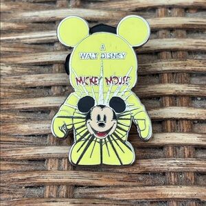 DISNEY 2009 Mickey Mouse Cartoon Vinylmation Urban Series 2 Pin